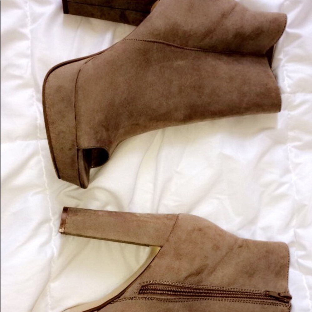 Taupe JustFab Open-Toed heels